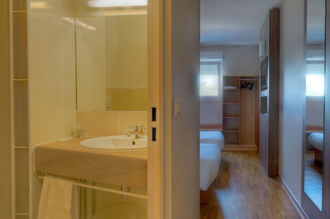 B&B Hotel Saint Etienne Monthieu 17/55
