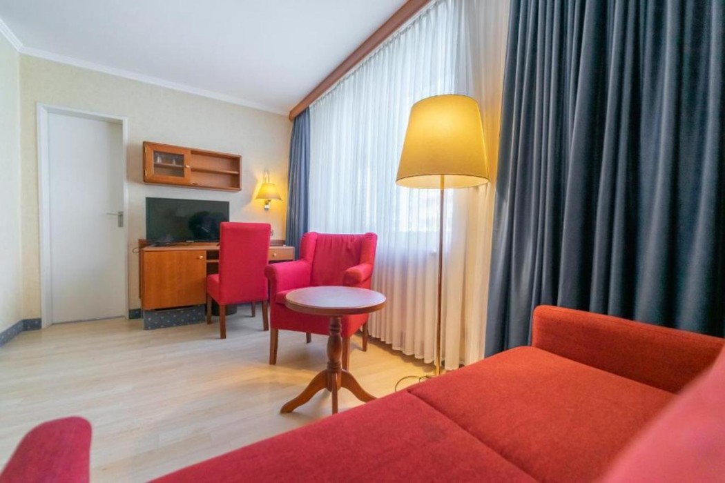Hotel Carmen 6/13