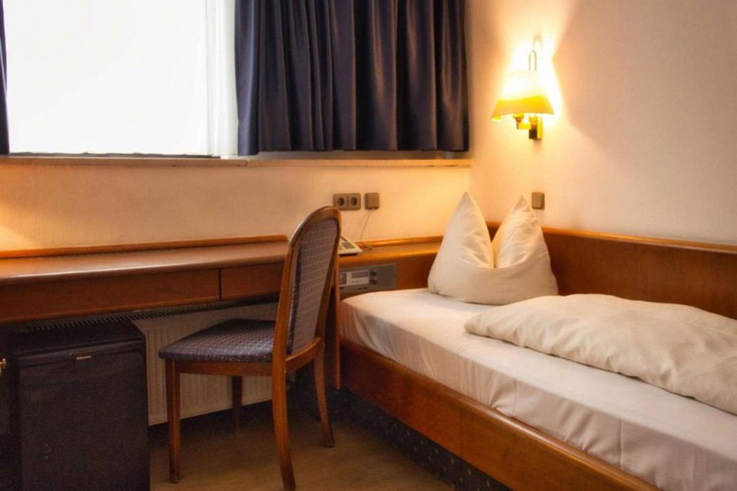 Hotel Carmen 4/13