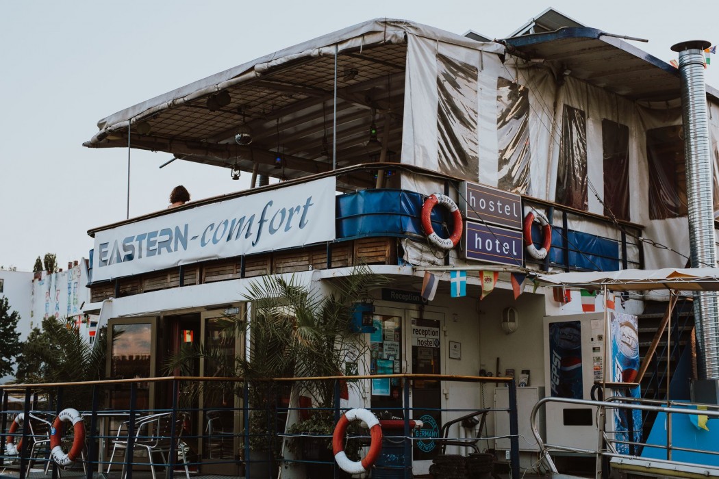 Eastern Comfort Hotel & Hostelboat 24/58