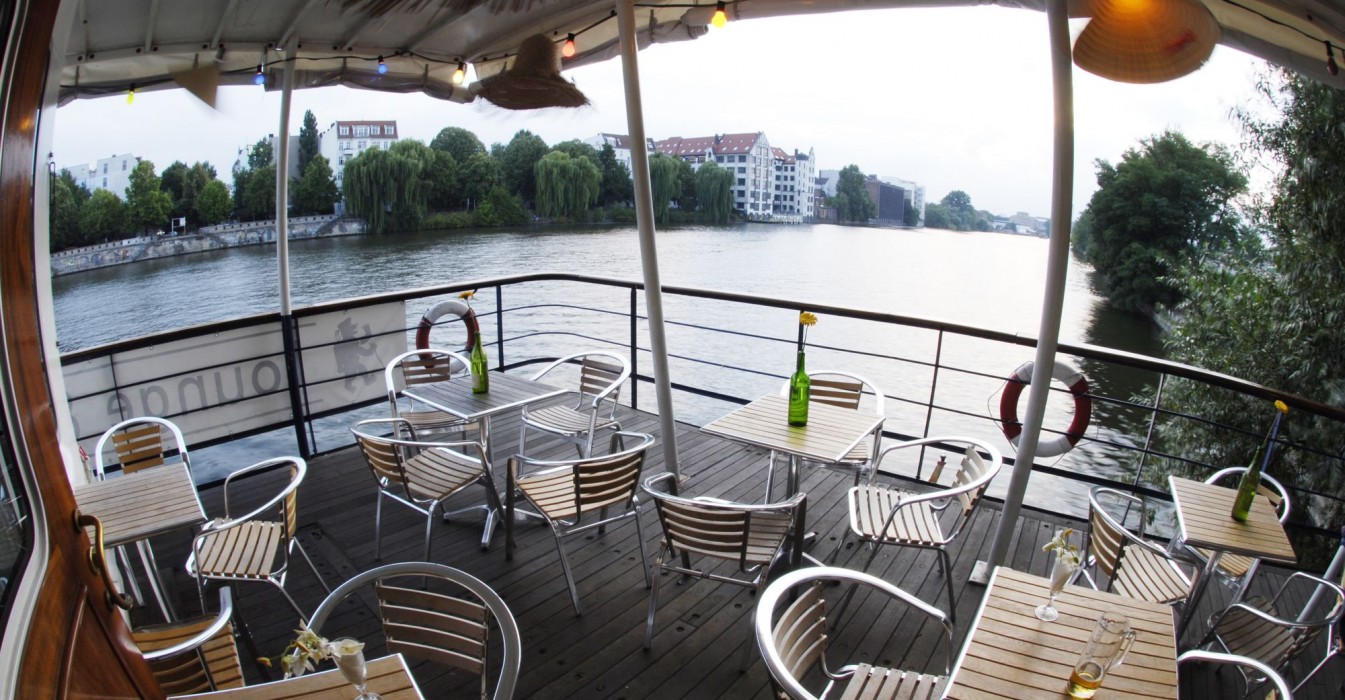 Eastern Comfort Hotel & Hostelboat 22/58
