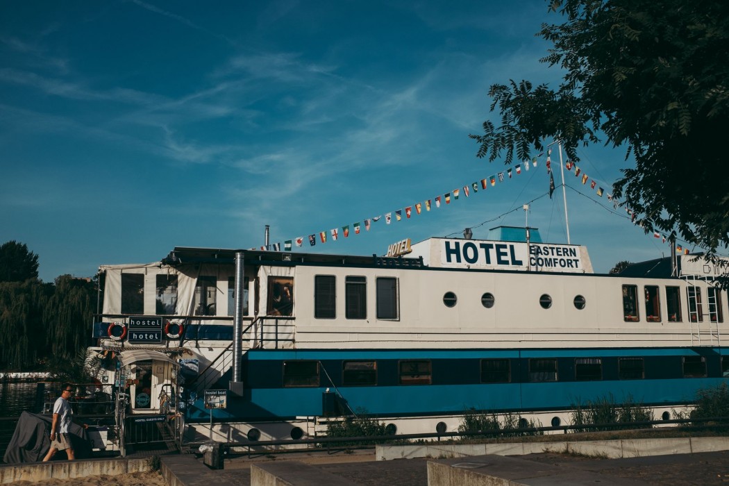 Eastern Comfort Hotel & Hostelboat 19/58