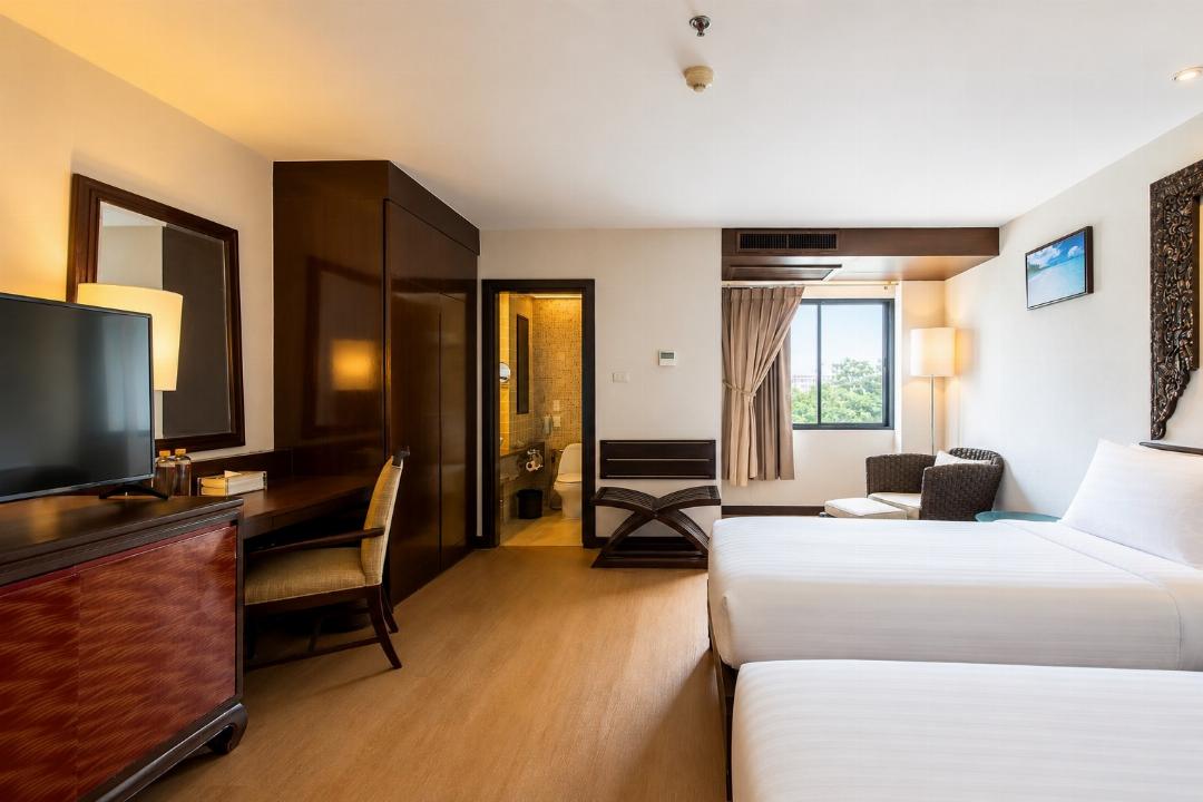 EXECUTIVE SUITE