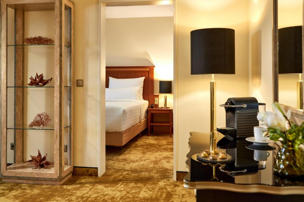 Das Carls Hotel 6/26