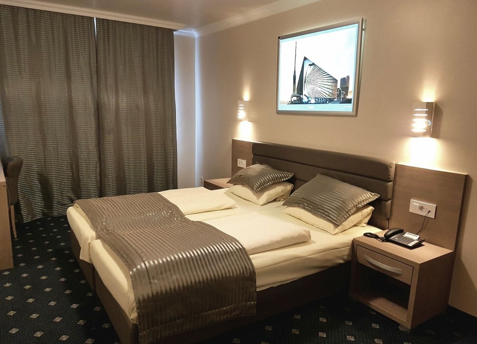 St. Joseph Hotel 25/80