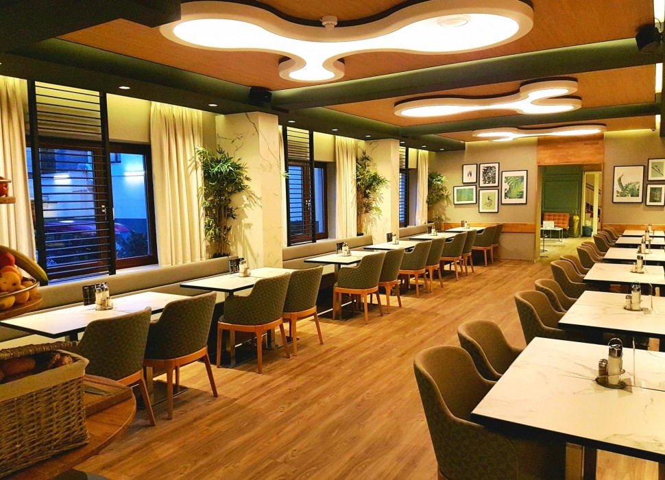 St. Joseph Hotel 39/80