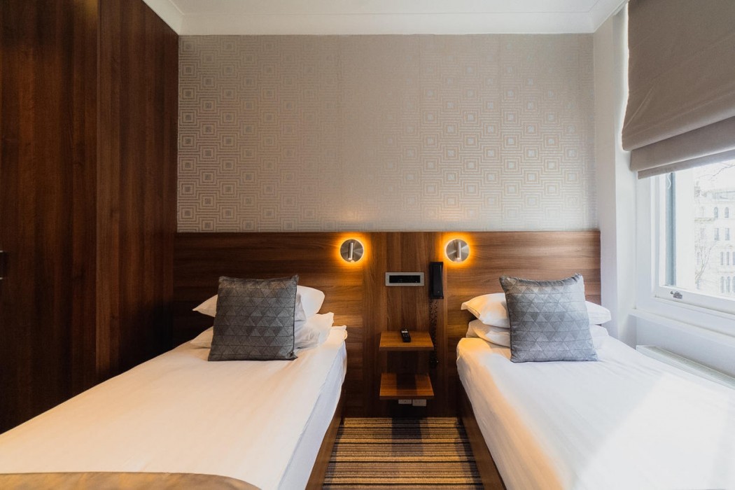 London House Hotel 35/75