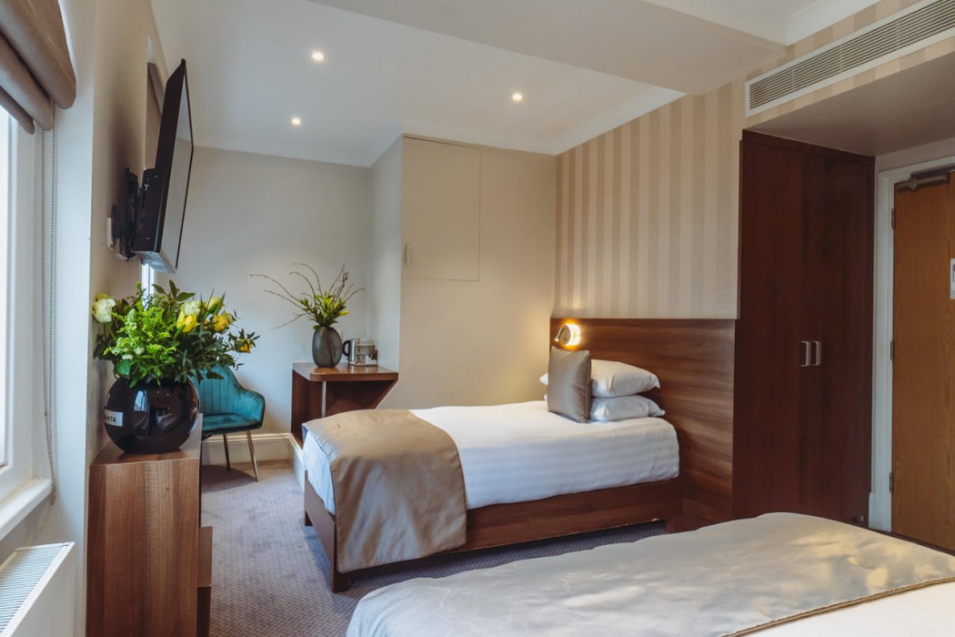 London House Hotel 24/75