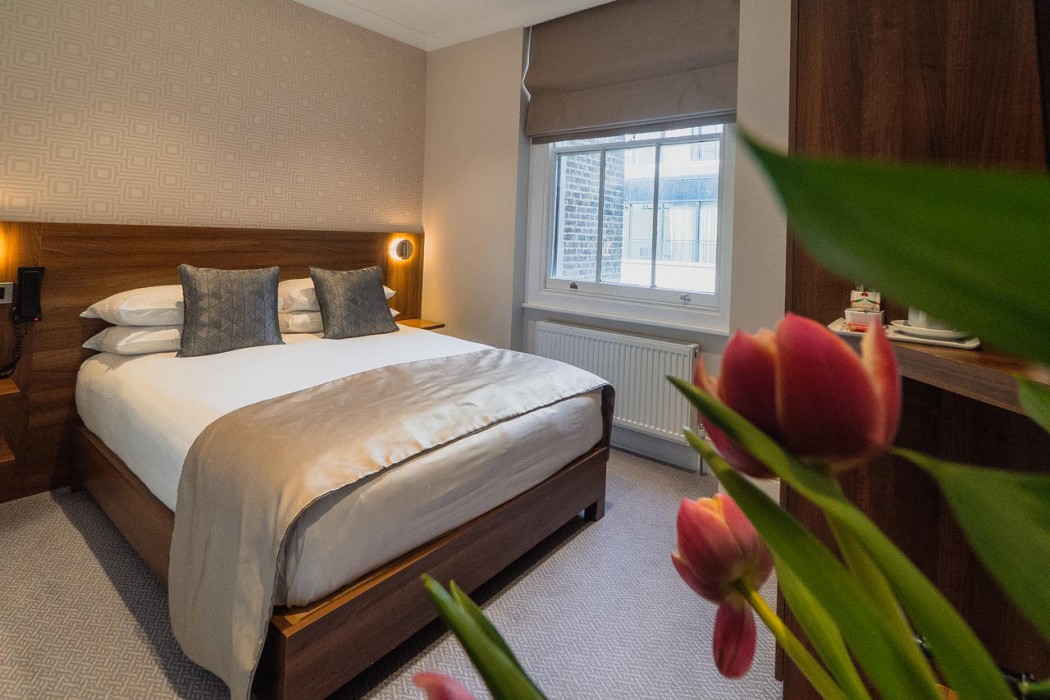 London House Hotel 28/75