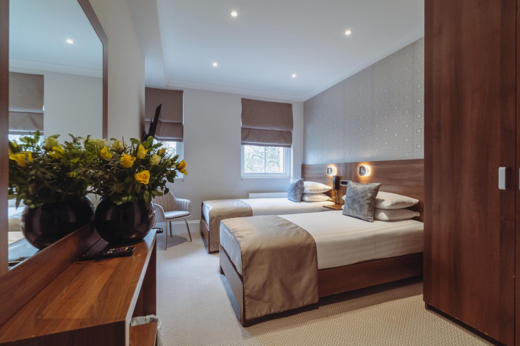 London House Hotel 31/75