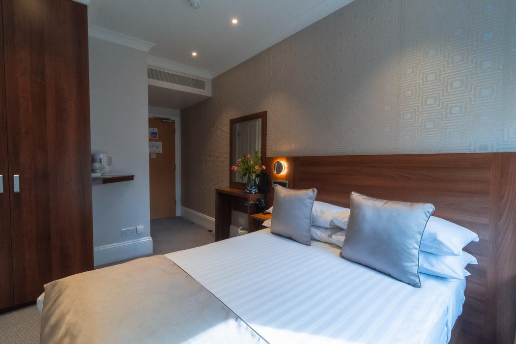 London House Hotel 21/75