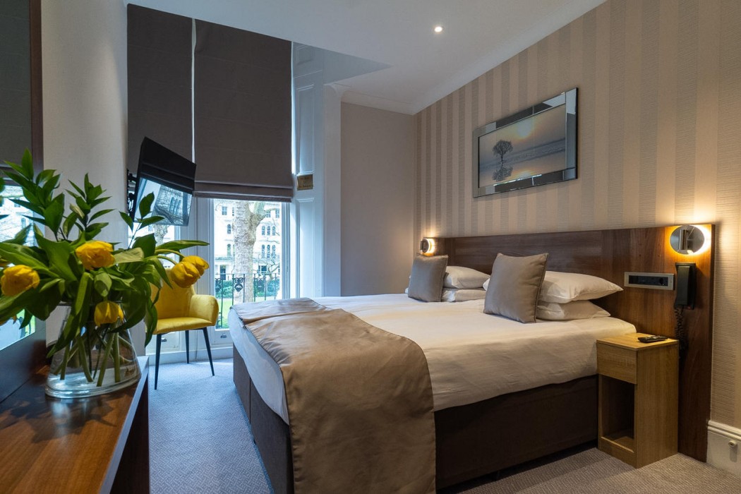 London House Hotel 37/75