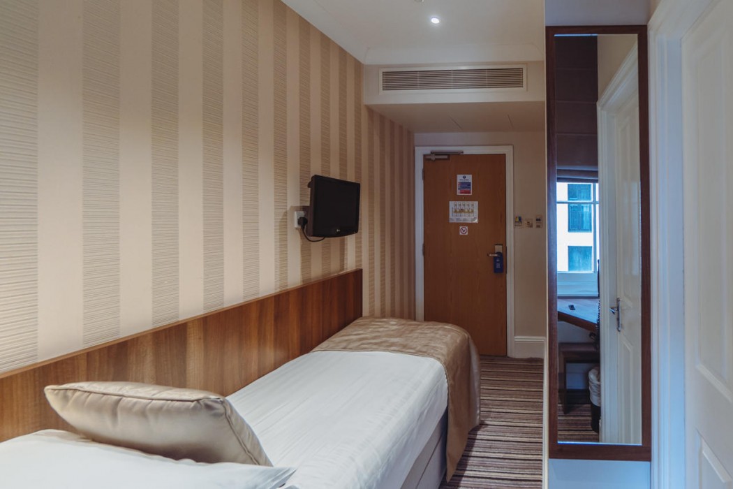 London House Hotel 27/75