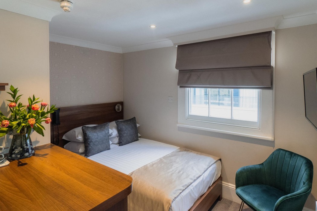 London House Hotel 36/75