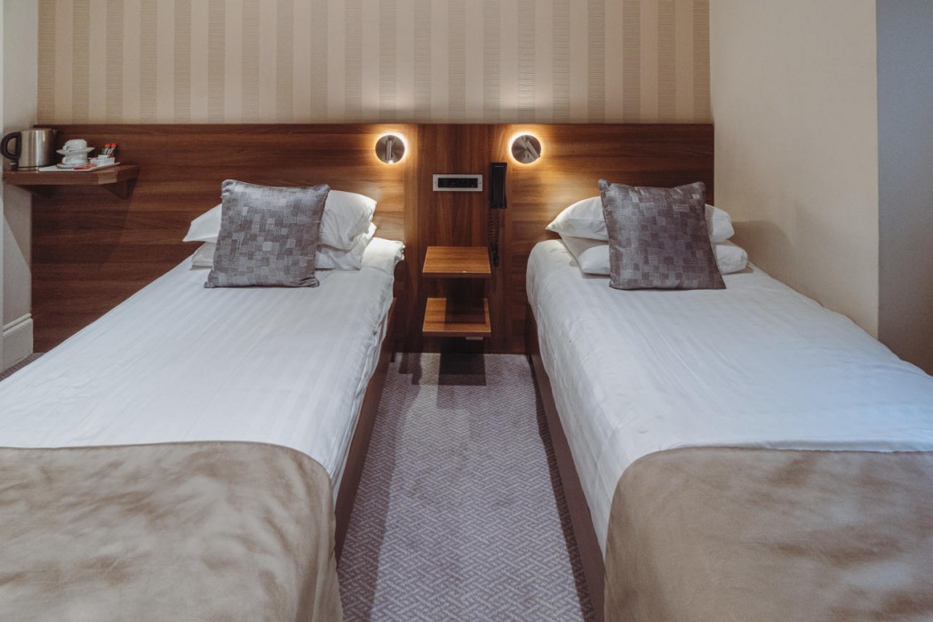 London House Hotel 29/75