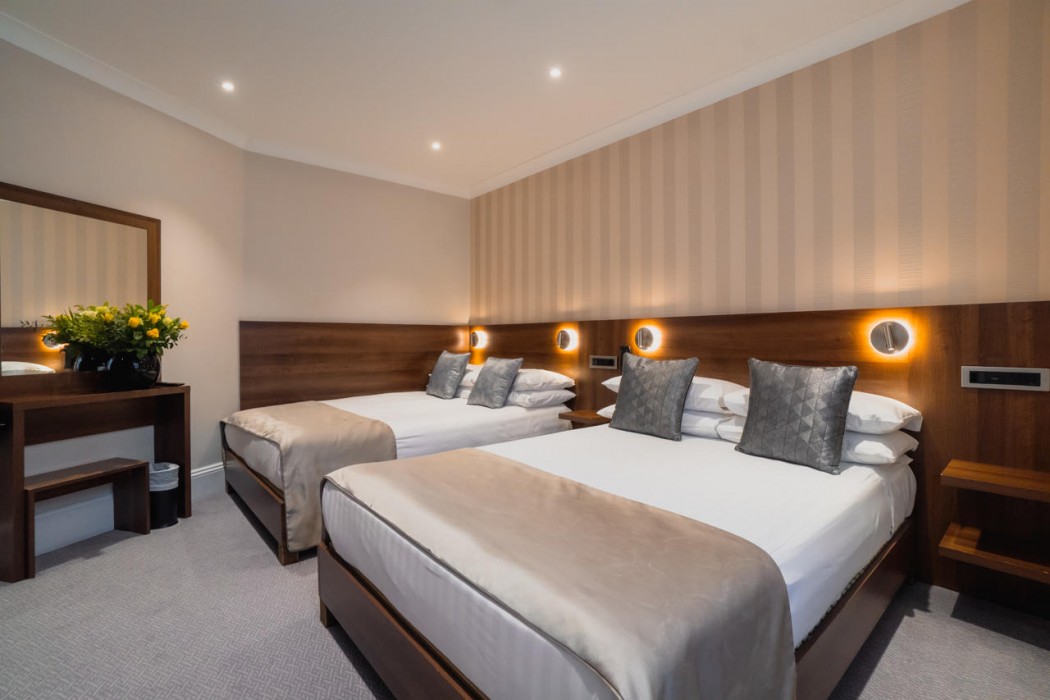London House Hotel 22/75