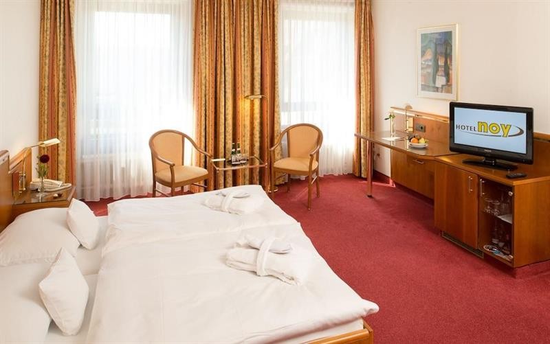 Hotel Noy 10/30