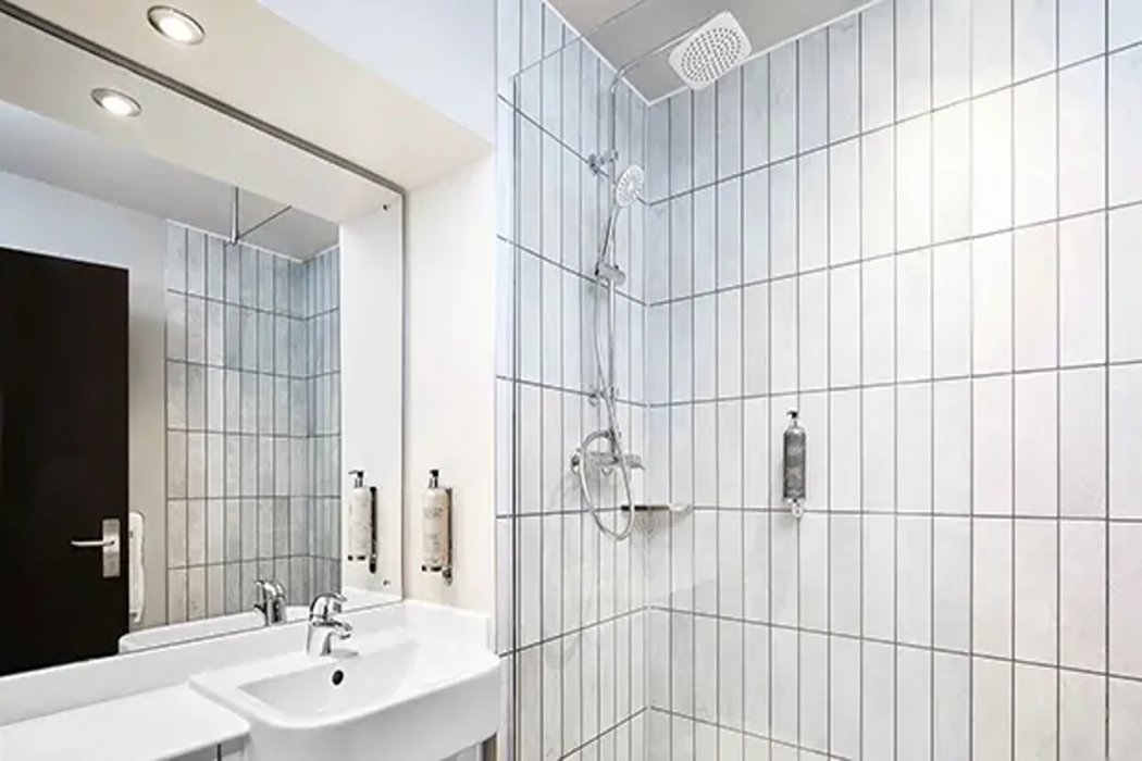Premier Inn London Heathrow Airport T2 And T3 Bath Road 22/58
