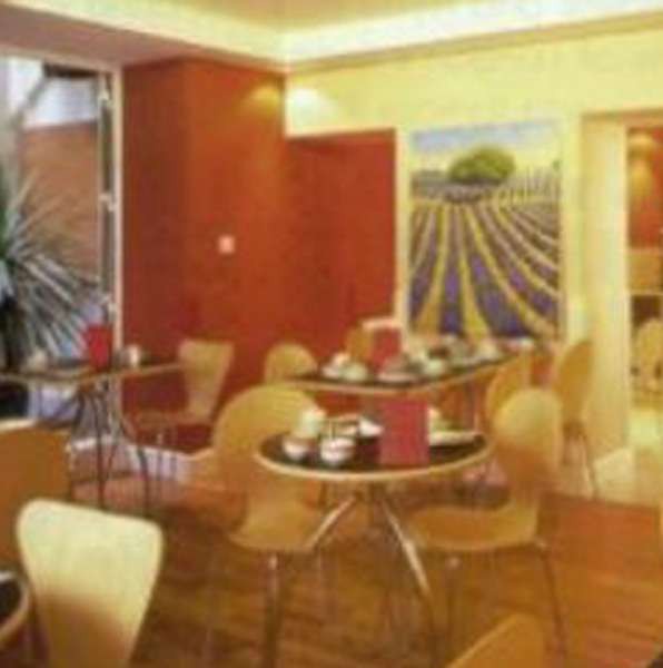 Reem Hotel 30/65