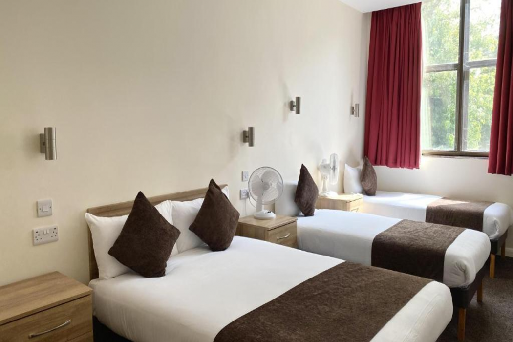 Russ Hill Hotel Gatwick 16/62