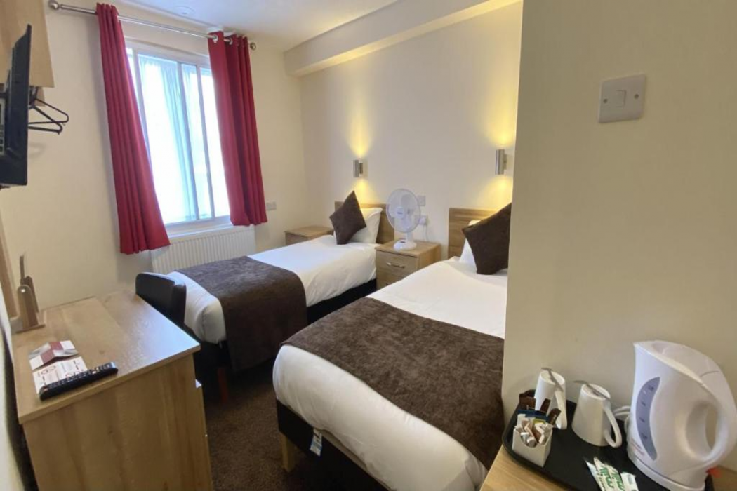 Russ Hill Hotel Gatwick 13/62