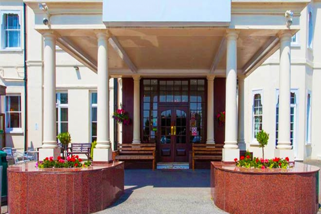 Russ Hill Hotel Gatwick 5/62