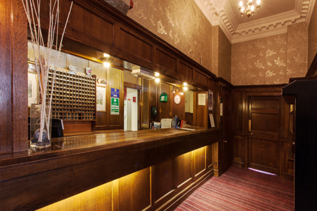 Russ Hill Hotel Gatwick 6/62