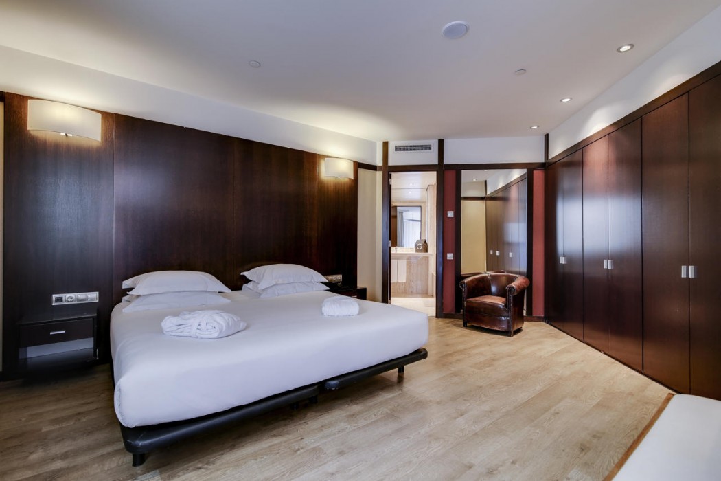 Hotel Barcelona Universal 8/25