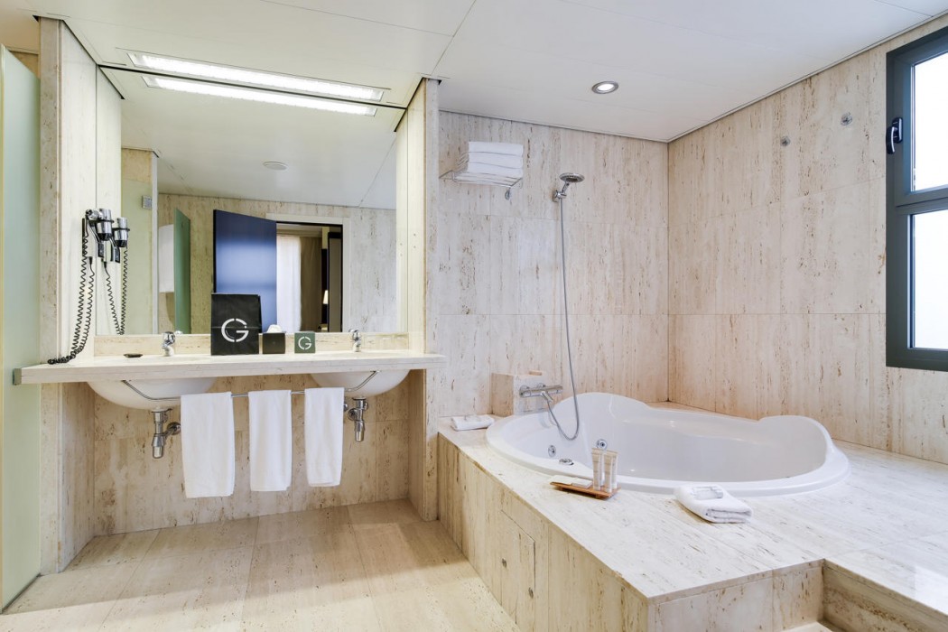 Hotel Barcelona Universal 7/25