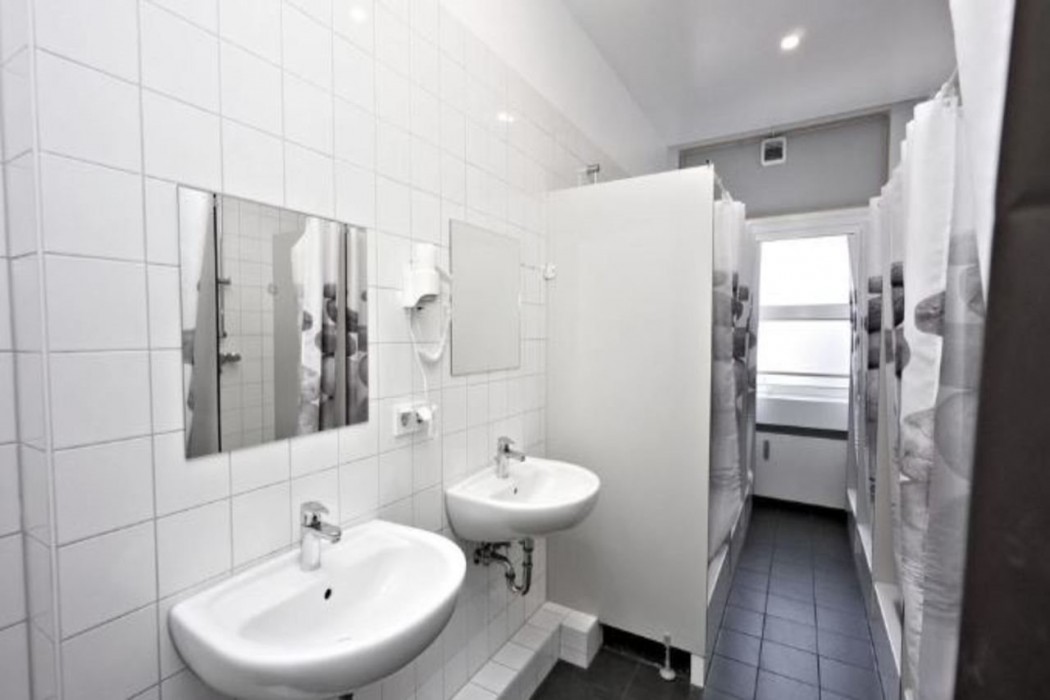 Low Budget Hostel 20/53