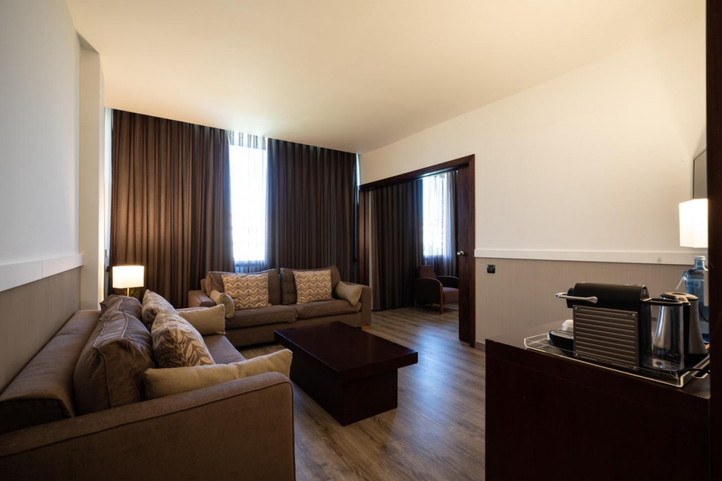 CATALONIA GRAN HOTEL VERDI 28/83