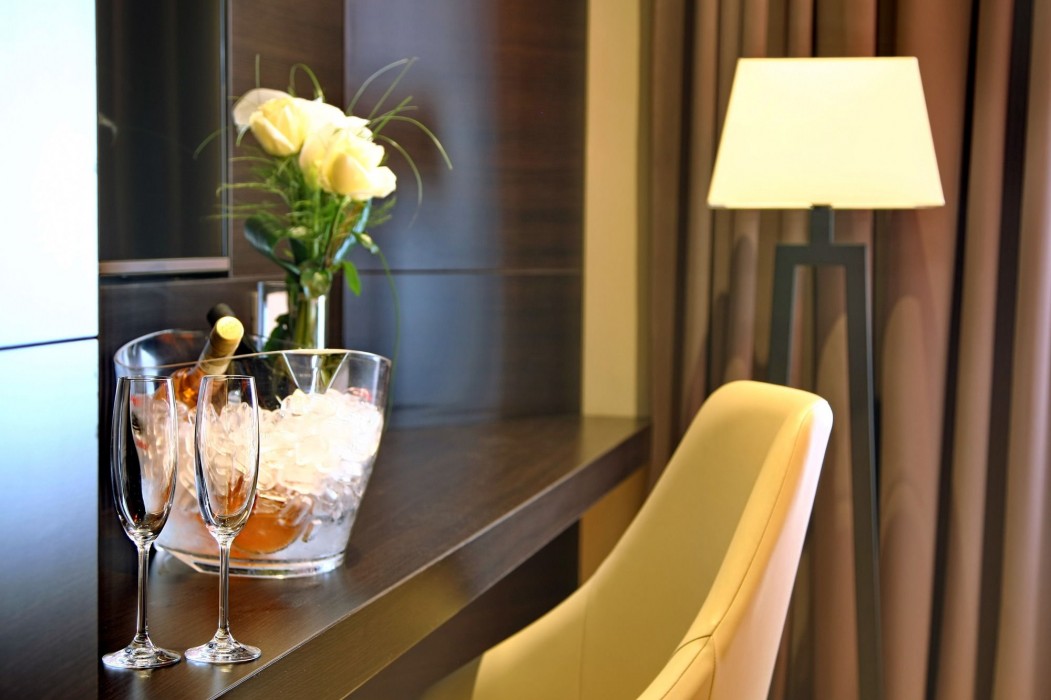 Maccani Luxury Suites 24/85