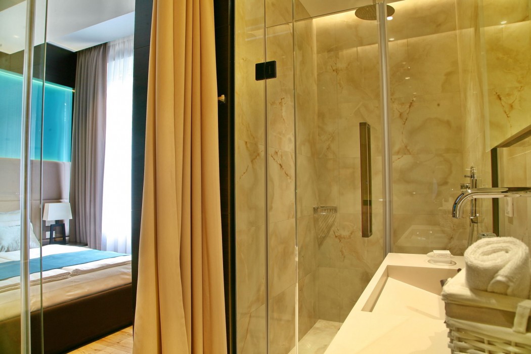 Maccani Luxury Suites 25/85