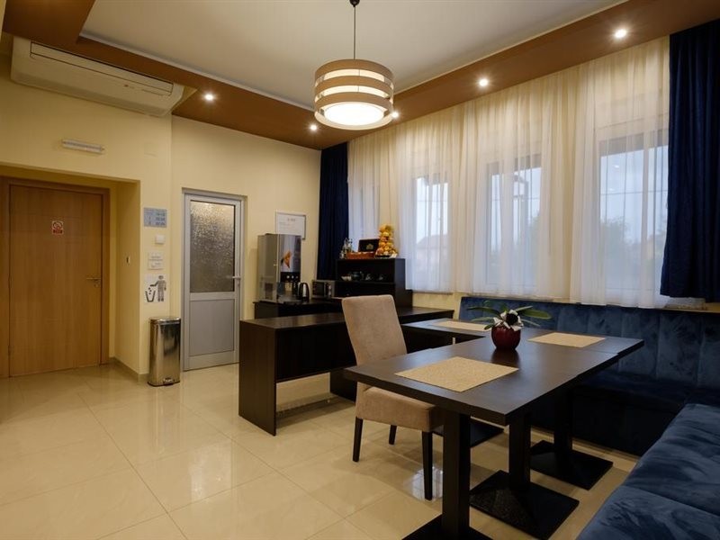 Airport Garni Hotel Belgrade 23/58