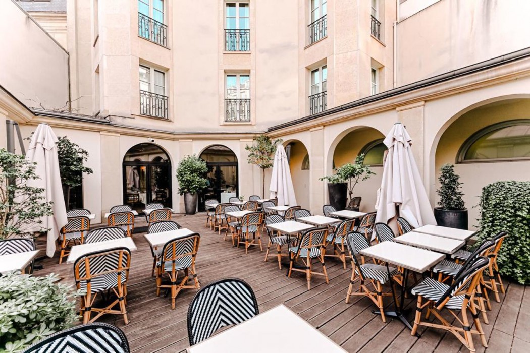Grand Hotel Champs Elysees 54/61
