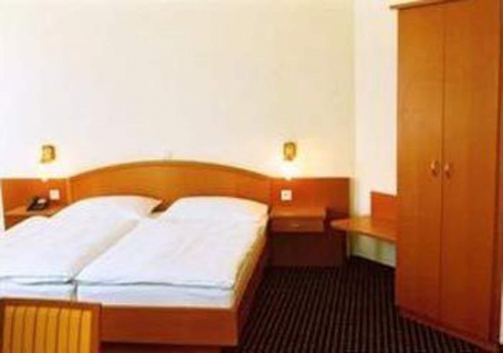 Suite Hotel 900 M Zur Oper 5/17
