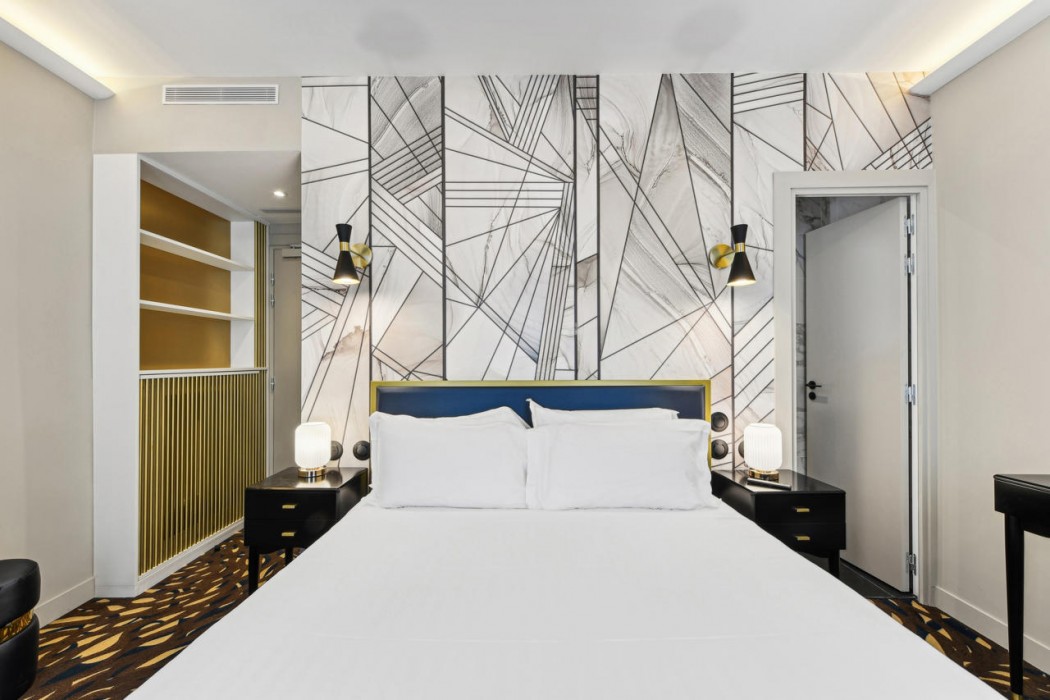Hotel Mondial 25/100
