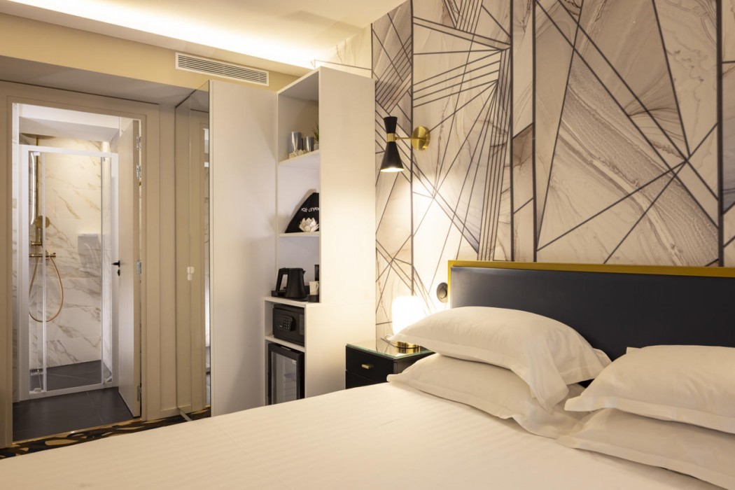 Hotel Mondial 43/100