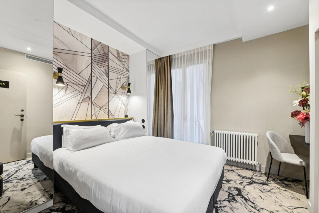 Hotel Mondial 18/100