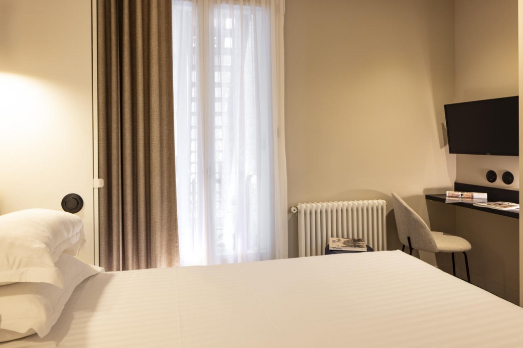 Hotel Mondial 42/100