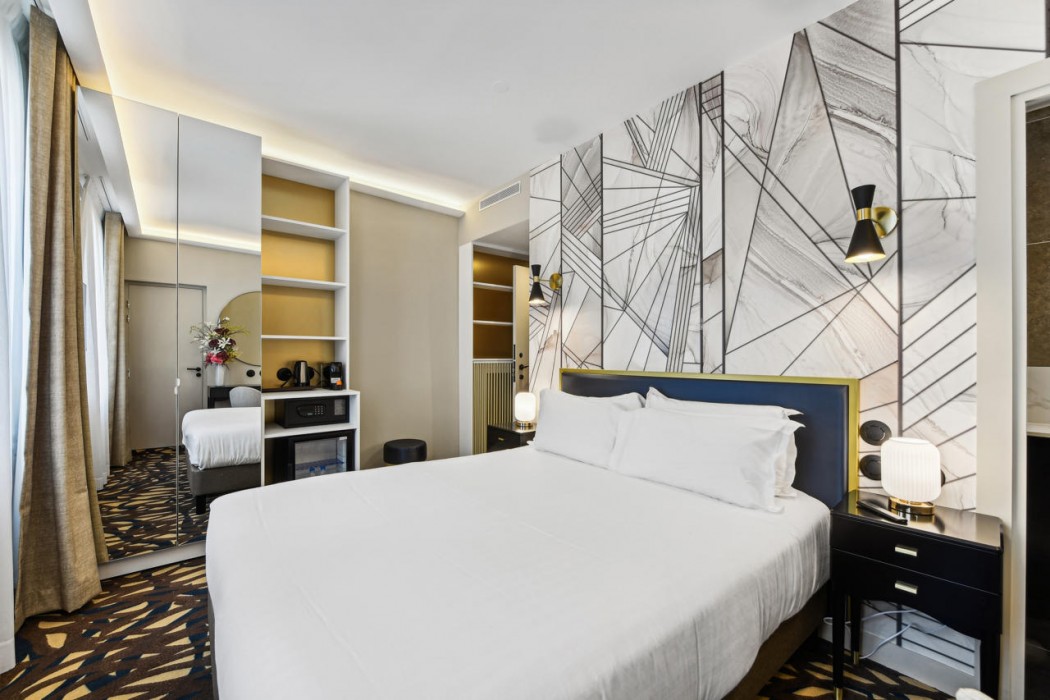Hotel Mondial 24/100