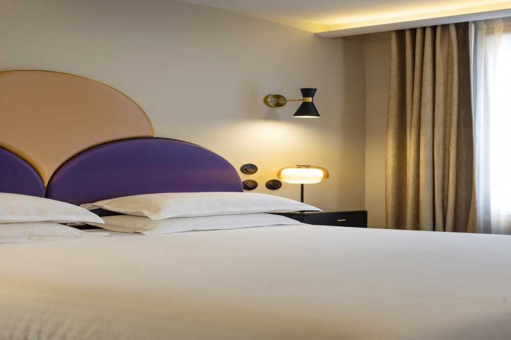 Hotel Mondial 30/100