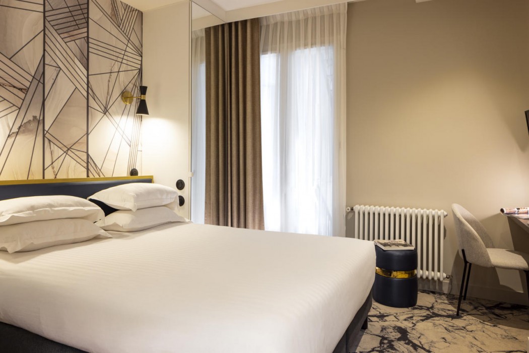 Hotel Mondial 48/100