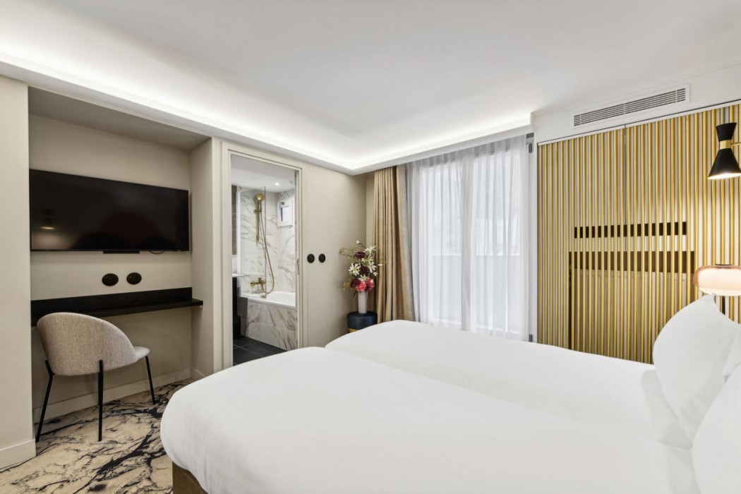 Hotel Mondial 16/100