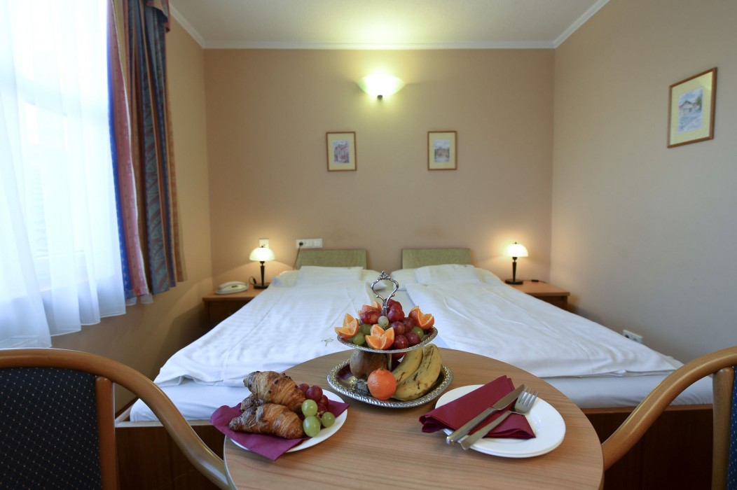 Hotel Unicornis 33/83
