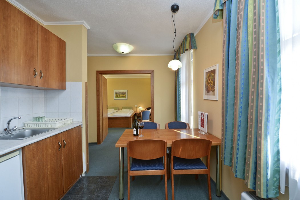 Hotel Unicornis 40/83