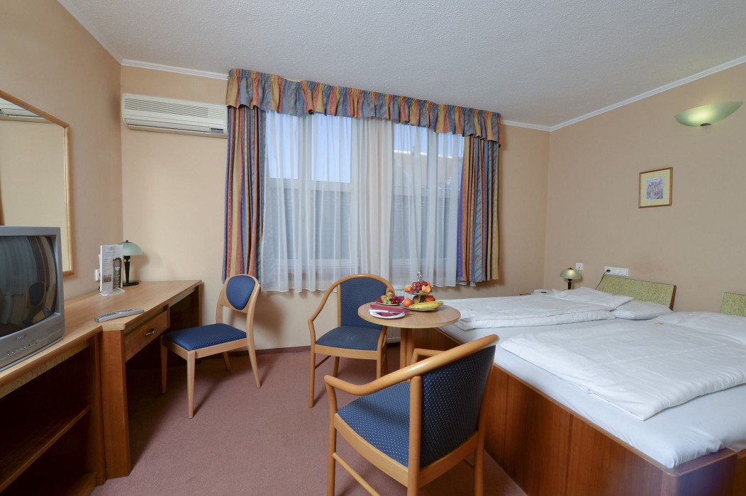 Hotel Unicornis 25/83