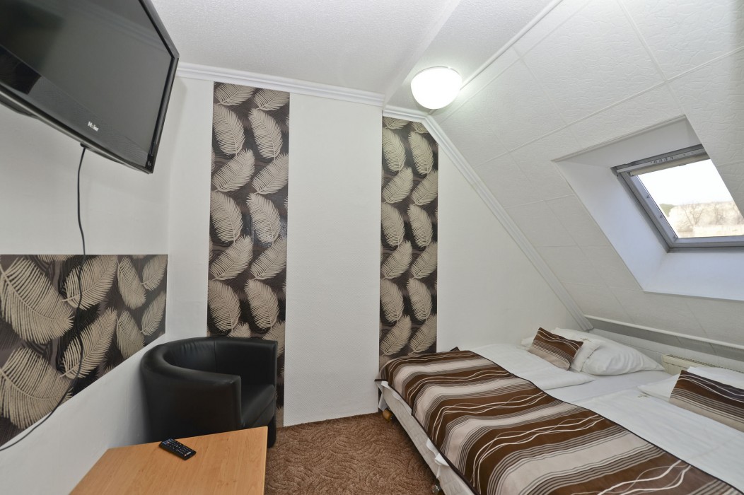 Hotel Unicornis 20/83