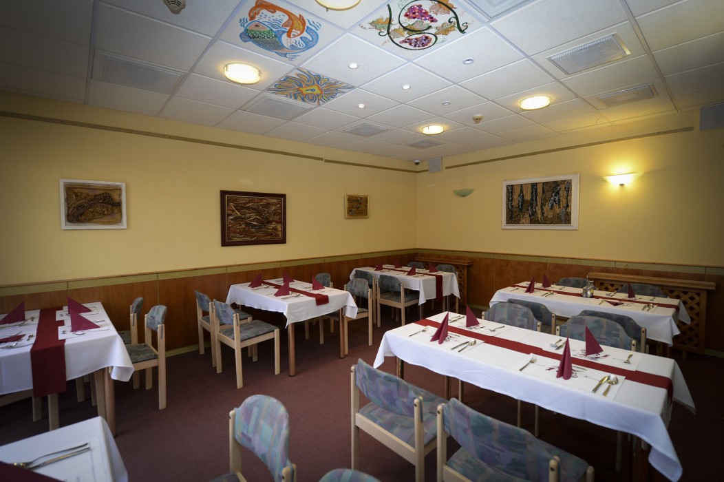 Hotel Unicornis 30/83