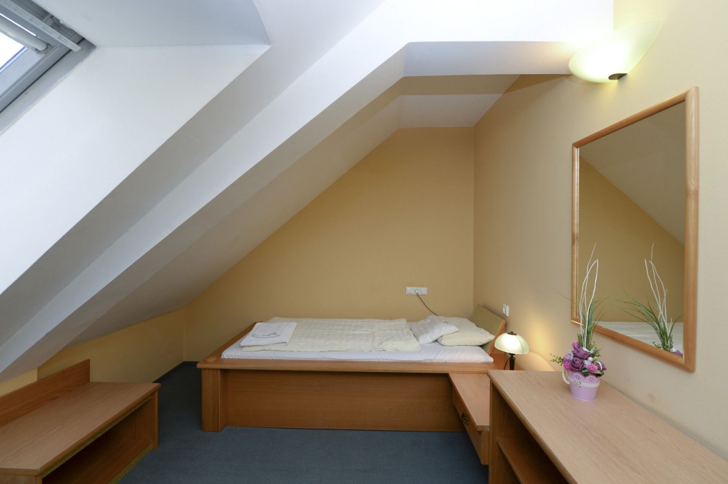 Hotel Unicornis 31/83